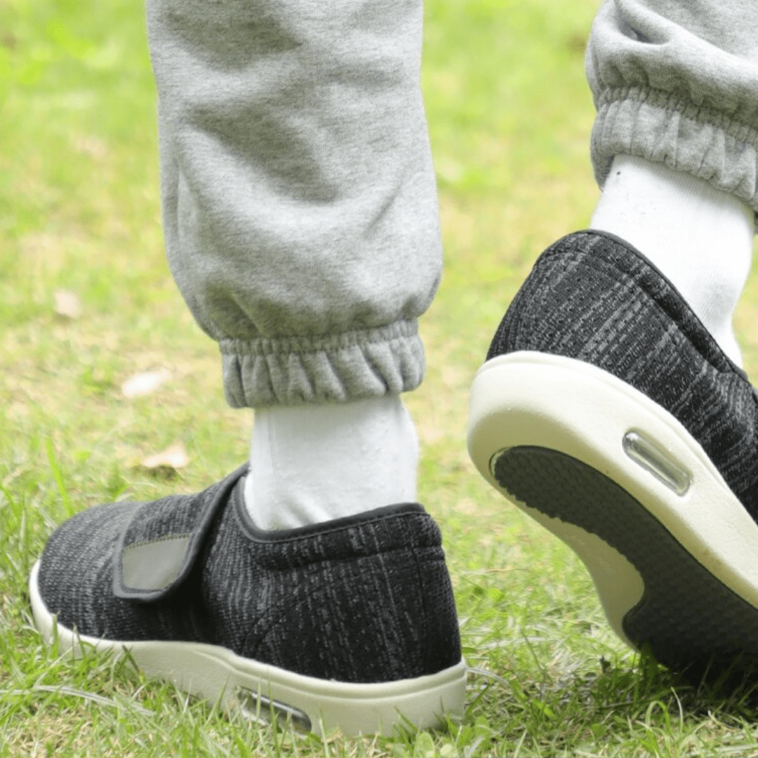 Herren Slipper für Diabetiker - Komfortable Passform mit Anpassbarem Verschluss - J&B - 2
