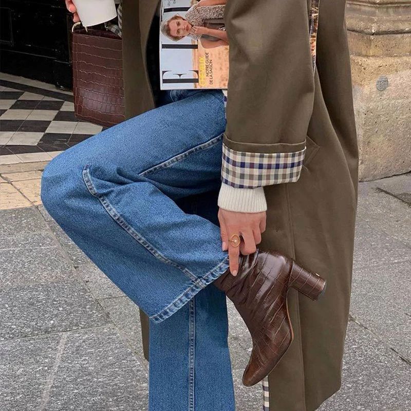 Modische Damenjacke im lässigen Schnitt mit Karodetails - 1