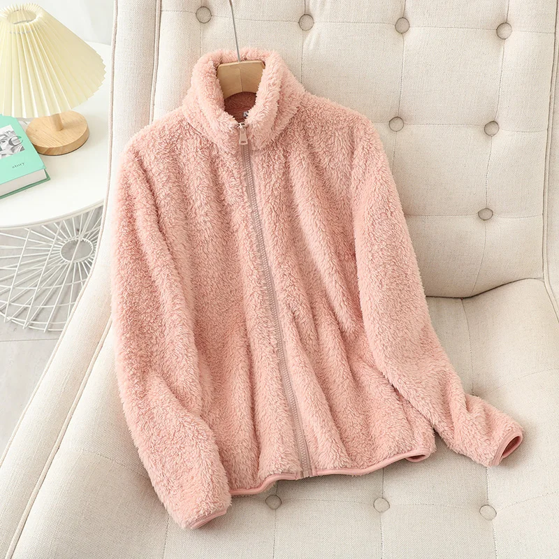 Flauschige Damenjacke mit hohem Kragen und Reißverschluss - 5