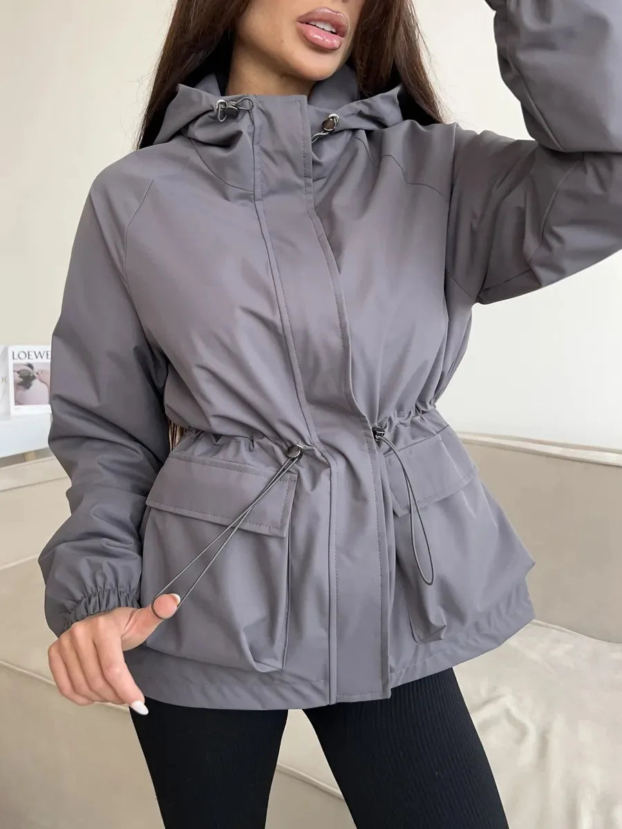 Damenjacke mit Kapuze und tailliertem Schnitt - 9