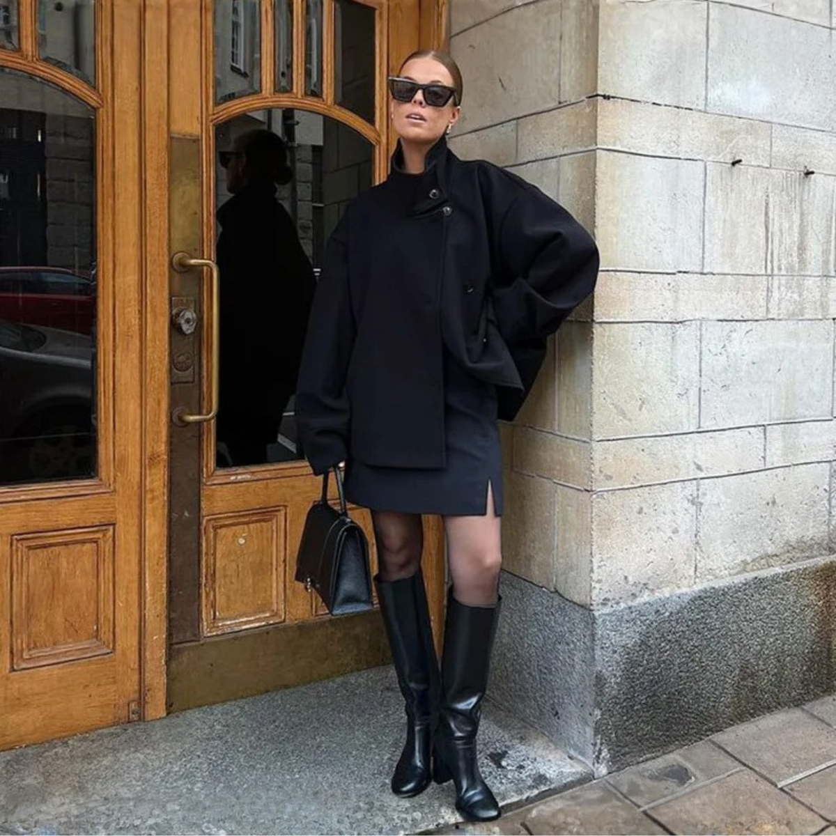 Moderne Damenjacke mit Stehkragen und Knopfdetails - 1