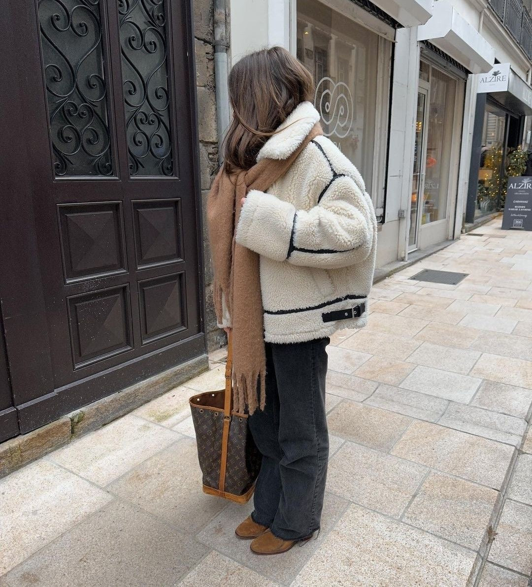 Oversized Damenjacke mit modernem Schnitt und kontrastierenden Details - 2