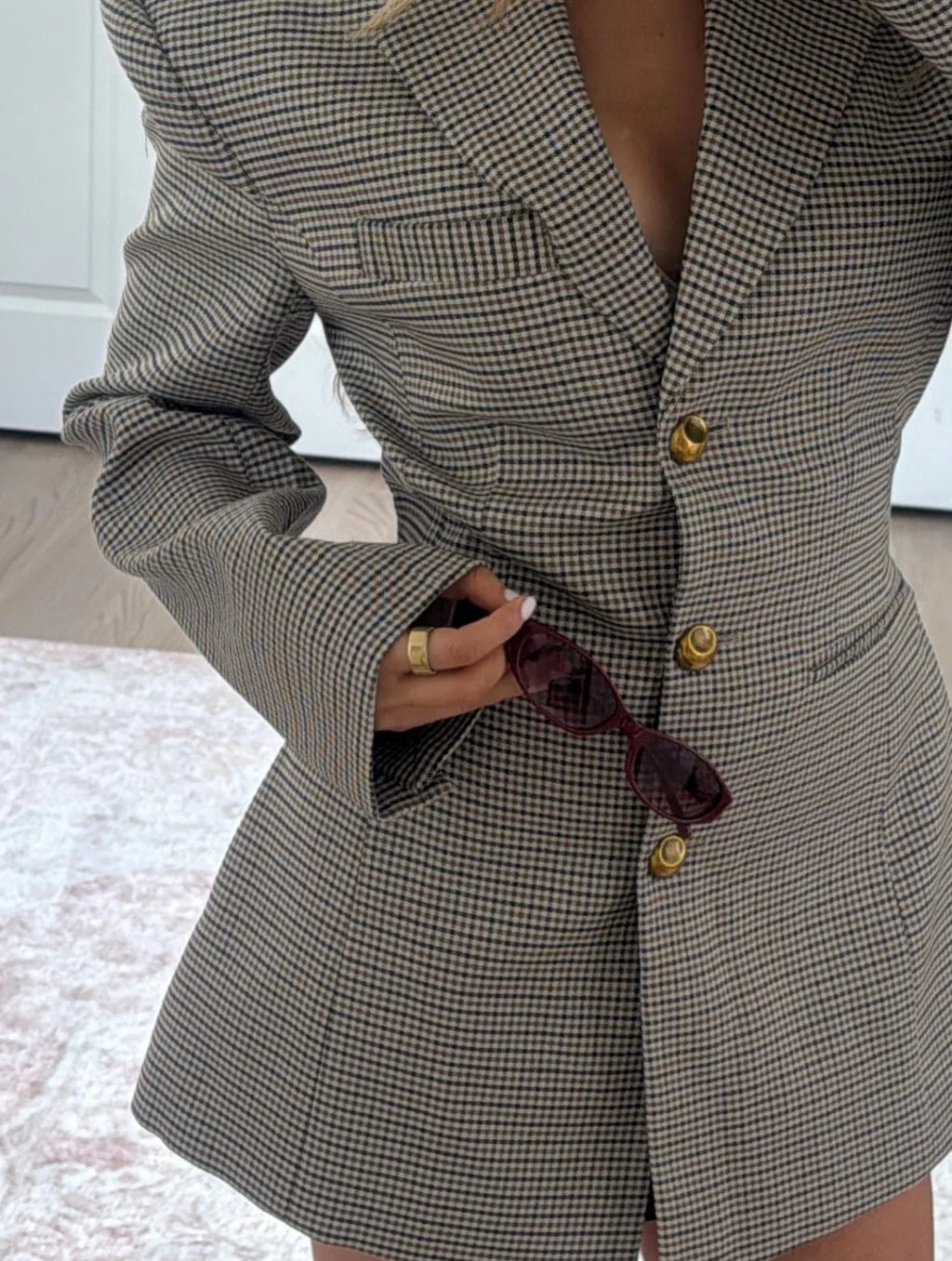 Blazer Damen mit tailliertem Schnitt und markanten Knöpfen - 4