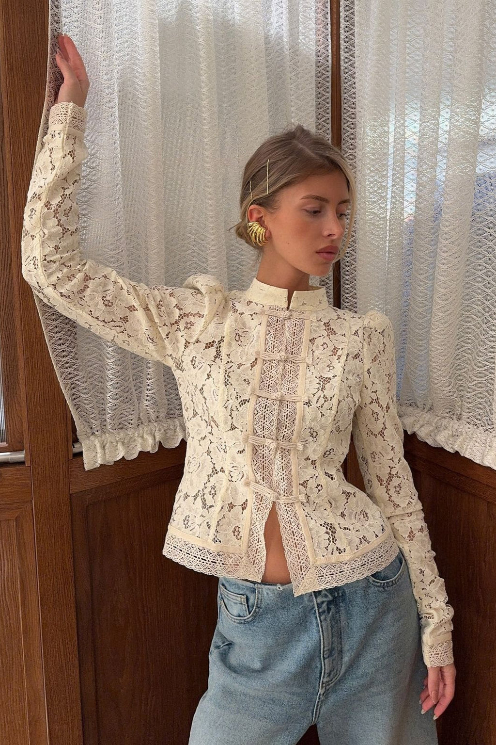 Bluse Damen mit elegantem Schnitt und dekorativem Verschluss - 3