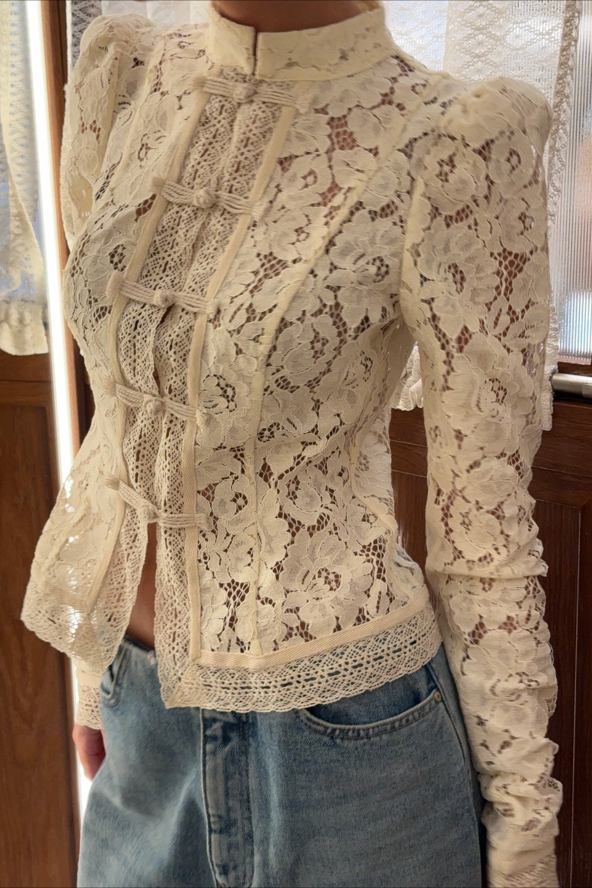 Bluse Damen mit elegantem Schnitt und dekorativem Verschluss - 6