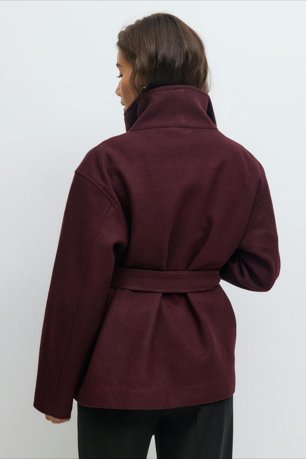 Damenjacke mit hohem Kragen und Gürtel - 5
