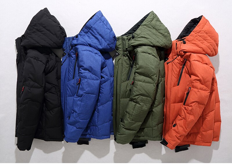 Moderne Herren Winterjacke mit abnehmbarer Kapuze und praktischen Taschen - 1