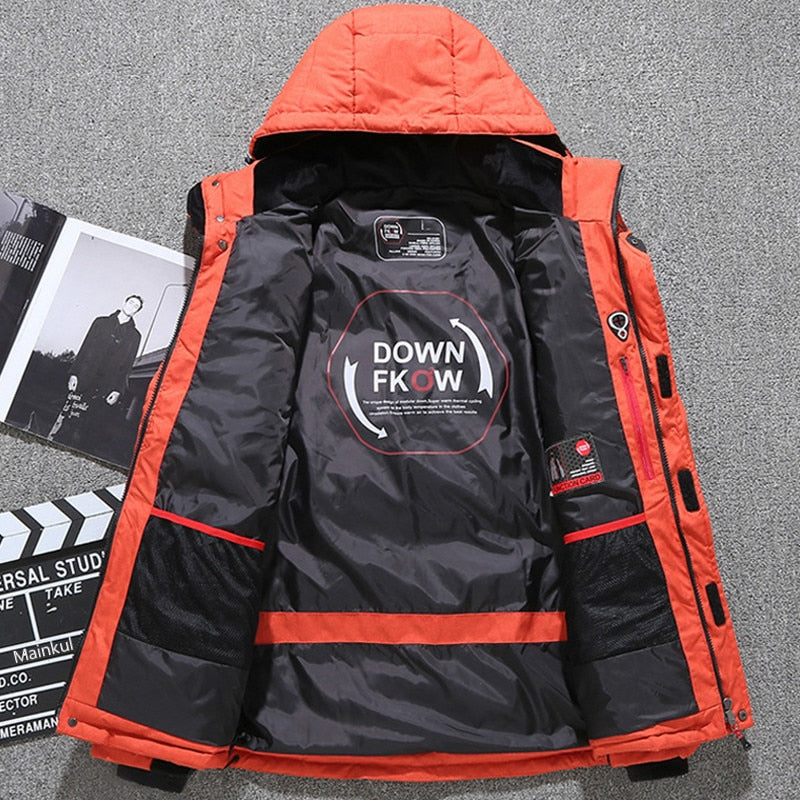 Moderne Herren Winterjacke mit abnehmbarer Kapuze und praktischen Taschen - 22