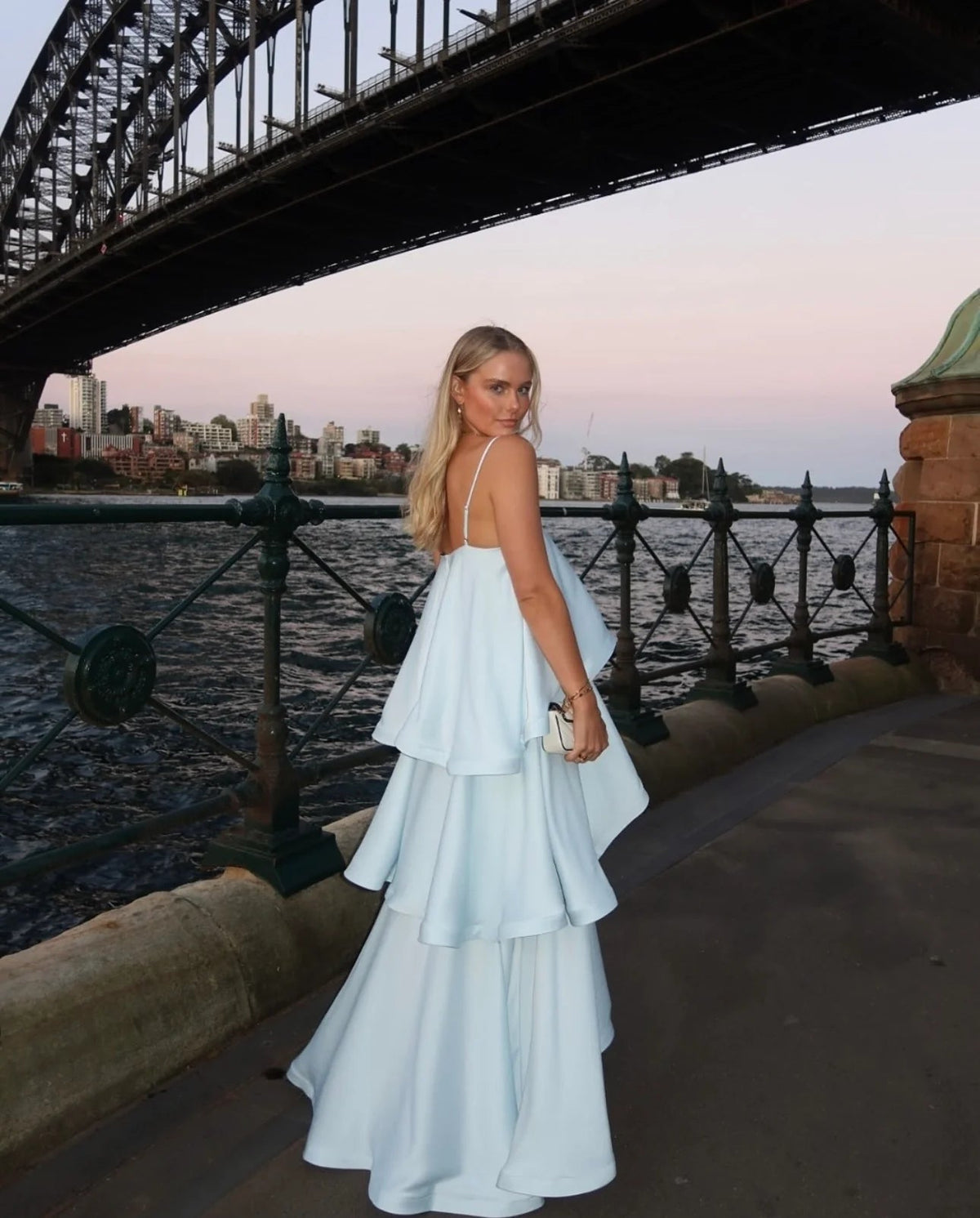 Maxikleid Damen mit schwingendem Rock und schmalen Trägern - 1