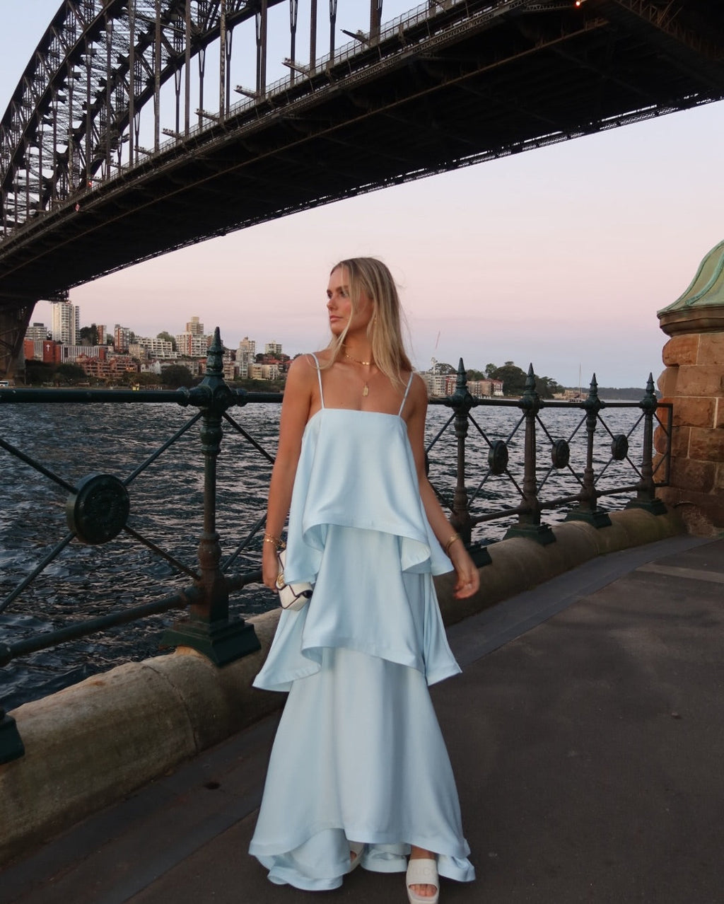 Maxikleid Damen mit schwingendem Rock und schmalen Trägern - 2