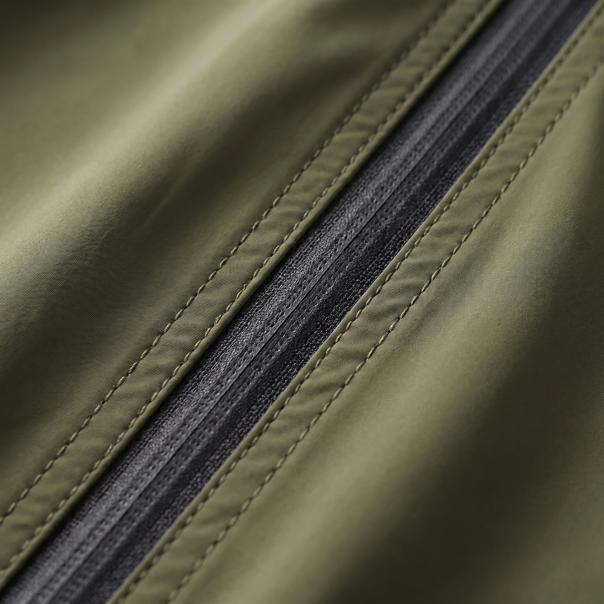 Herrenjacke mit verstellbarer Kapuze und praktischer Brusttasche - 3