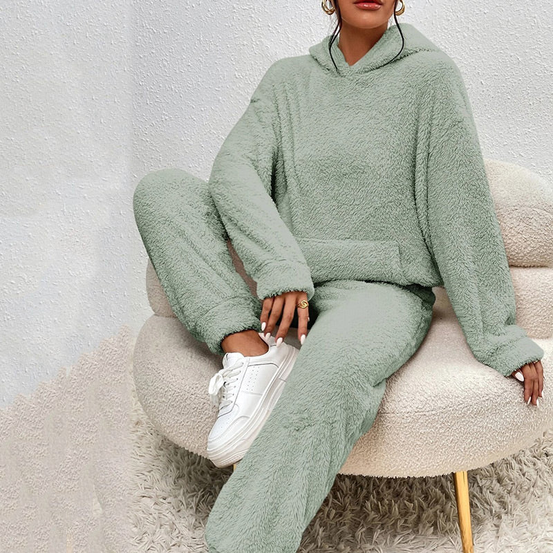 Lounge Set Damen mit Kapuze und praktischen Taschen - 1