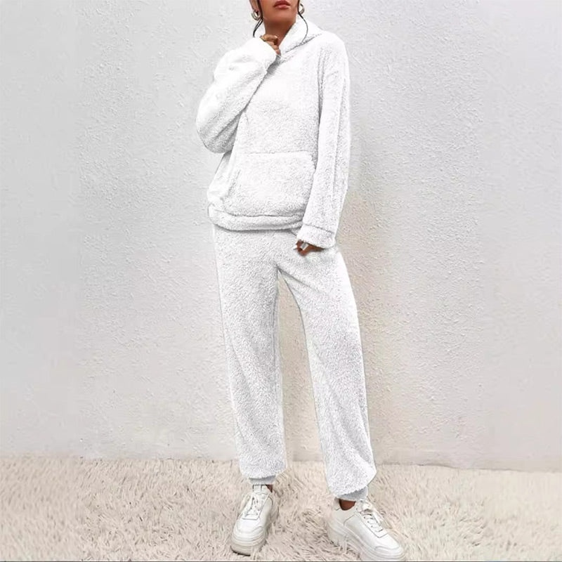 Lounge Set Damen mit Kapuze und praktischen Taschen - 3