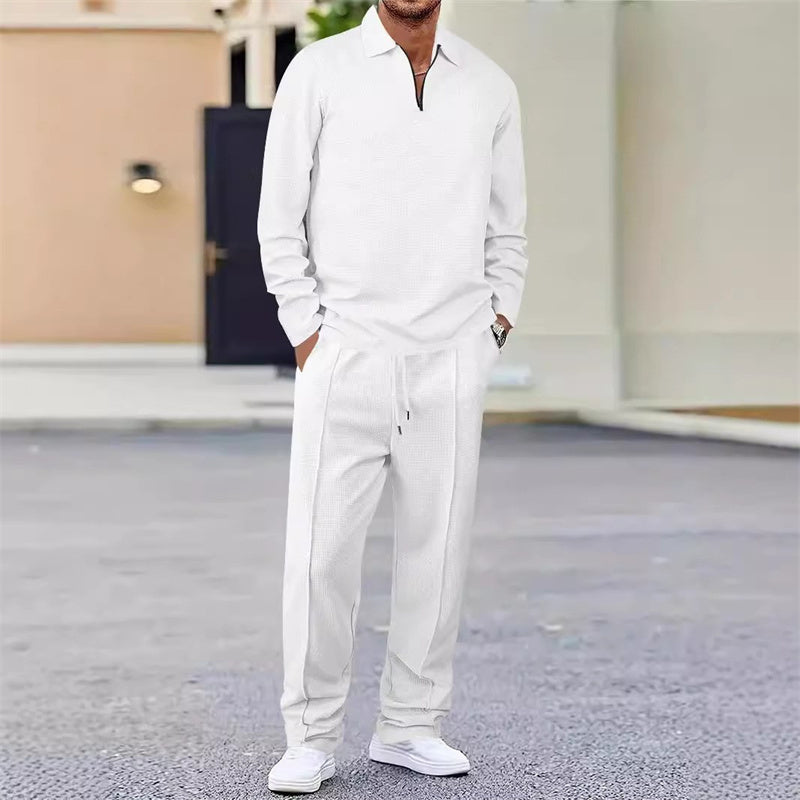 Herren Outfit: Lässiges Sweatshirt mit Viertelreißverschluss und bequemen Hosen - 1