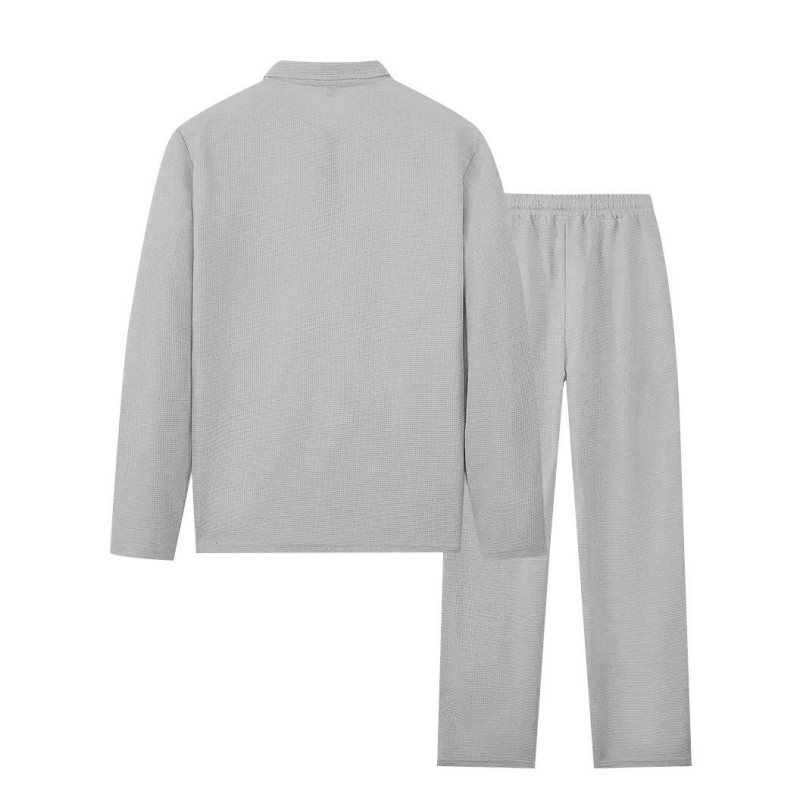 Herren Outfit: Lässiges Sweatshirt mit Viertelreißverschluss und bequemen Hosen - 6