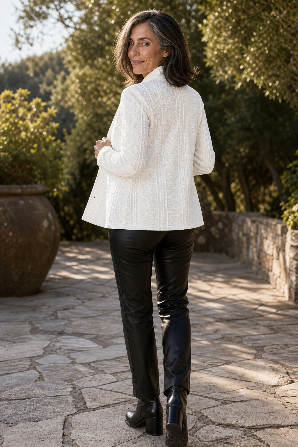 Blazer Damen mit elegantem Stehkragen und strukturiertem Design - 4