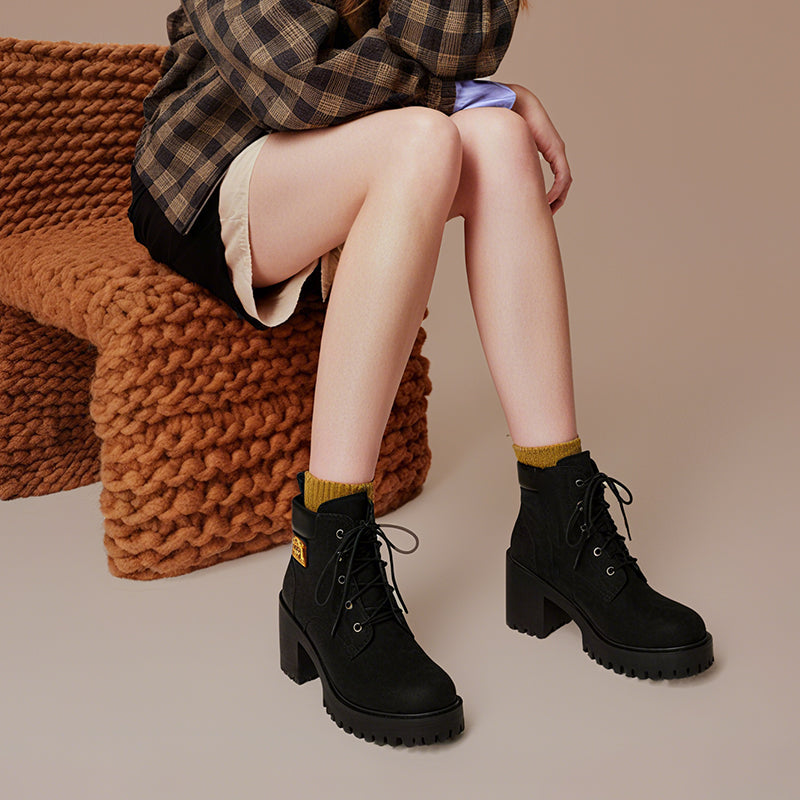 Damen Boots mit hohem Blockabsatz und Schnürung - 1