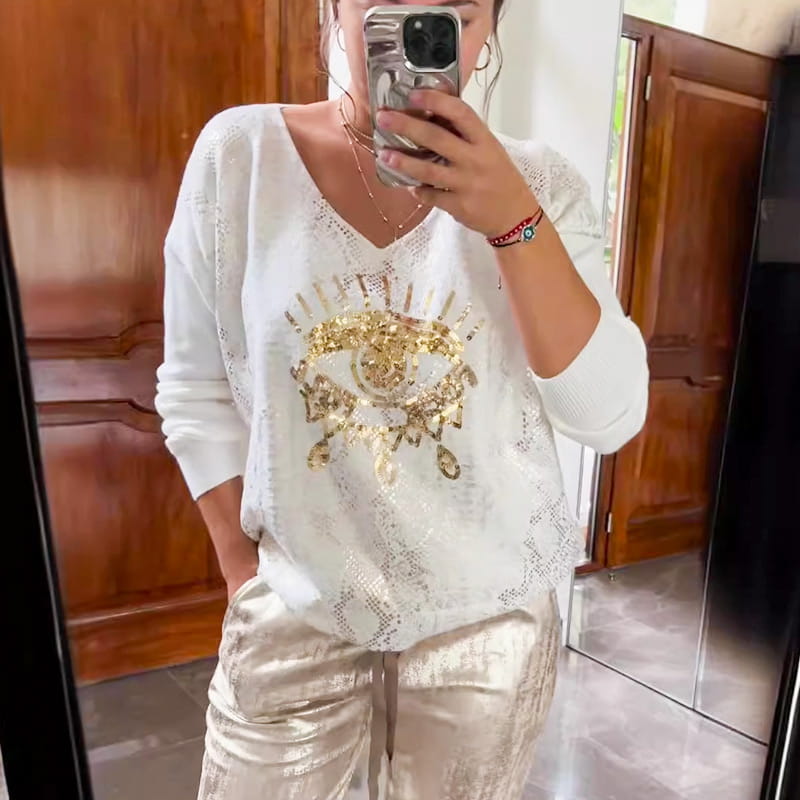 Stylisches Damen Outfit mit V-Ausschnitt und funkelnden Details - 3