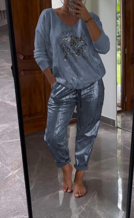 Stylisches Damen Outfit mit V-Ausschnitt und funkelnden Details - 7