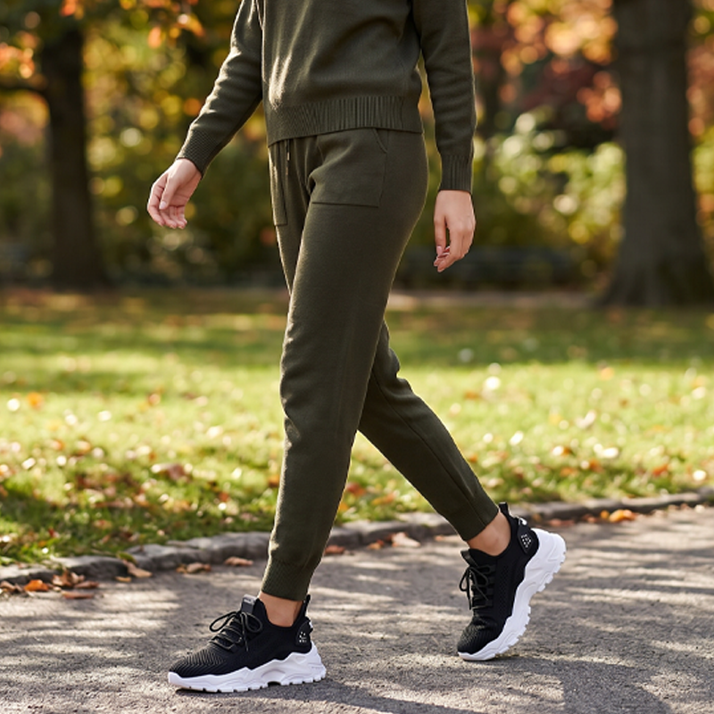 Sneaker Damen mit sportlichem Design und bequemer Passform - 1