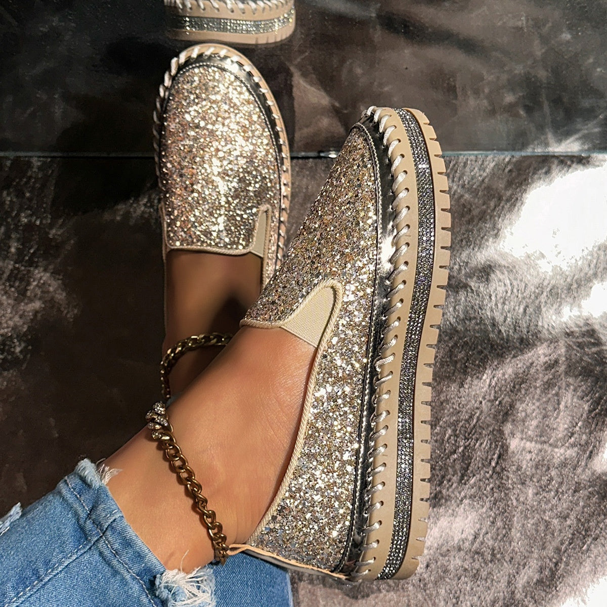 Slip-On Schuhe Damen mit Glitzerdetails und lässigem Design | M&G - 10 - Modeglanz