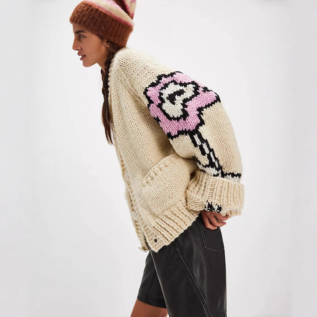 Oversized Cardigan Damen mit floralem Design und tiefem Schalkragen | T&S - 2 - Modeglanz