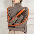 Stylischer Pullover Damen mit Rollkragen und grafischem Muster | T&S - 1 - Modeglanz