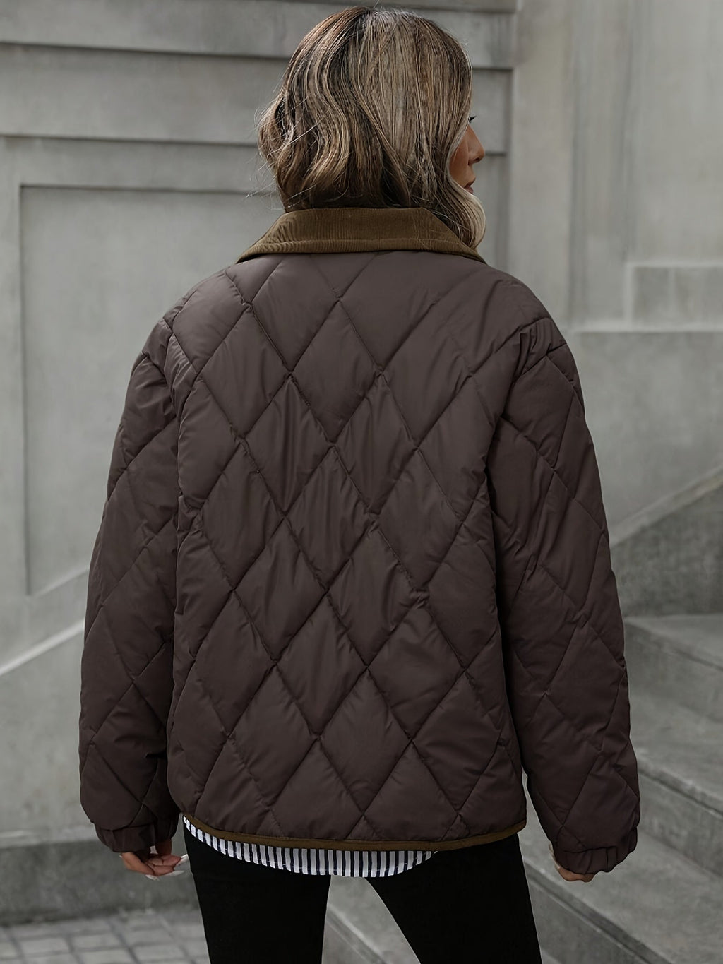 Damen Steppjacke mit praktischen Taschen und klassischem Kragen | T&S - 2 - Modeglanz