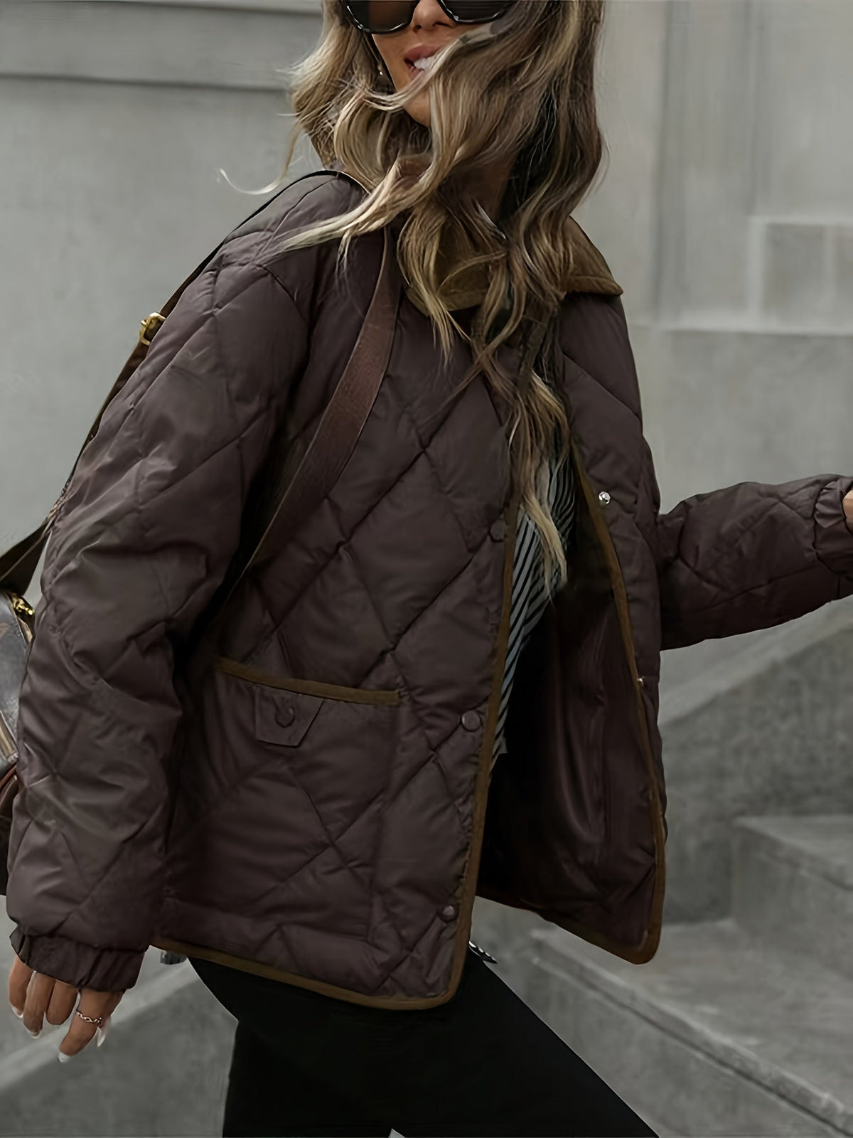 Damen Steppjacke mit praktischen Taschen und klassischem Kragen | T&S - 4 - Modeglanz