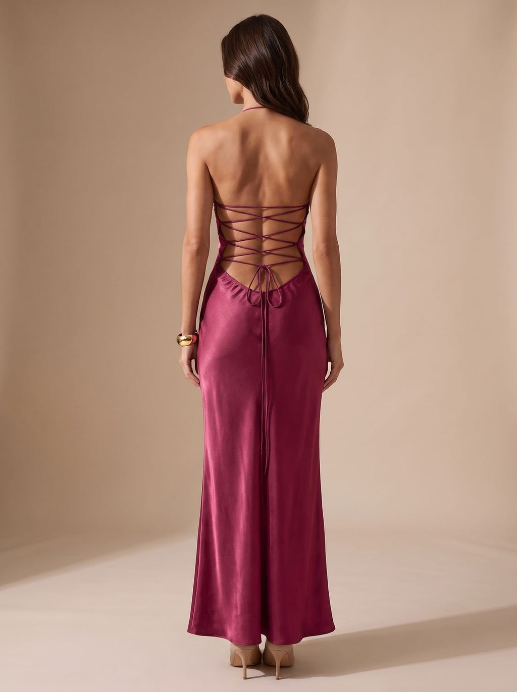 Abendkleid Damen mit Halterneck und figurbetonender Passform | T&S - 3 - Modeglanz