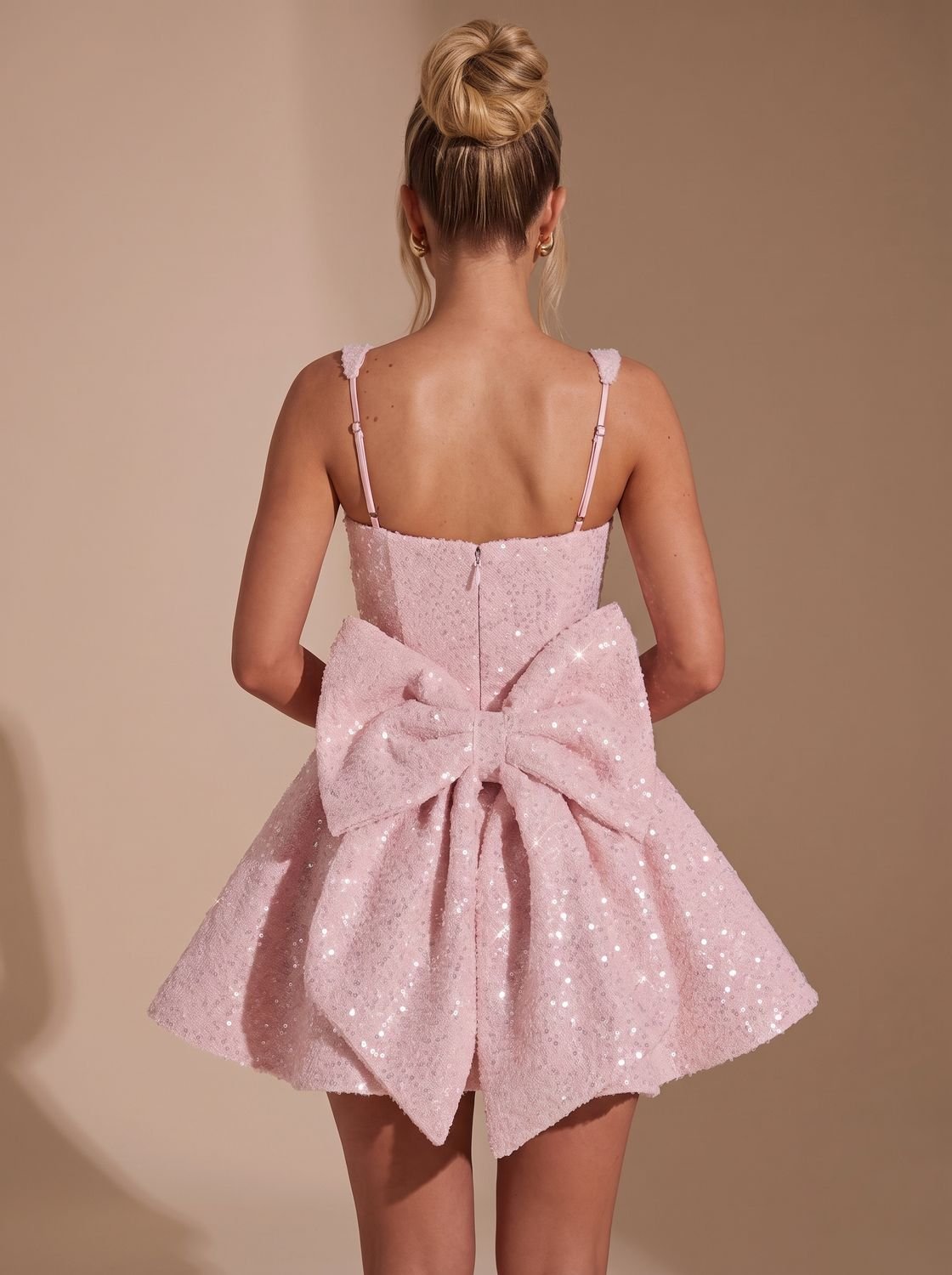Mini Kleid Damen | Ausgestellter Schnitt mit Rückenknoten | T&S - 3 - Modeglanz