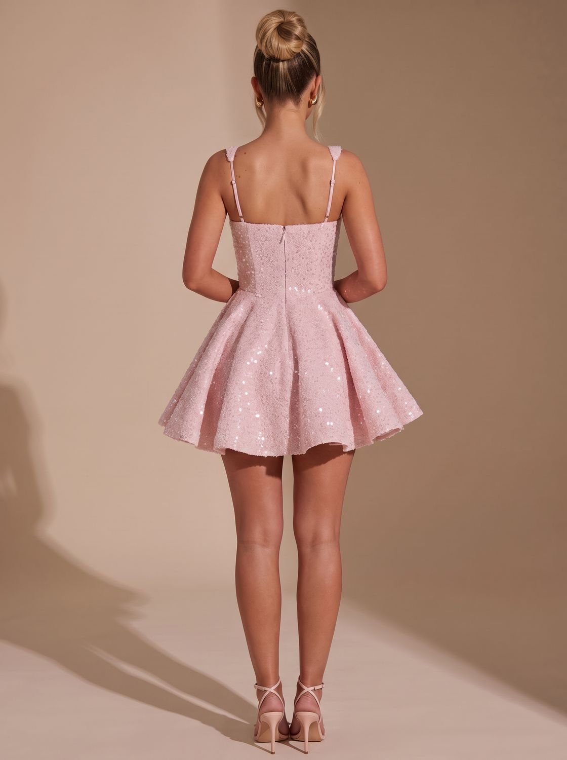 Mini Kleid Damen | Ausgestellter Schnitt mit Rückenknoten | T&S - 5 - Modeglanz