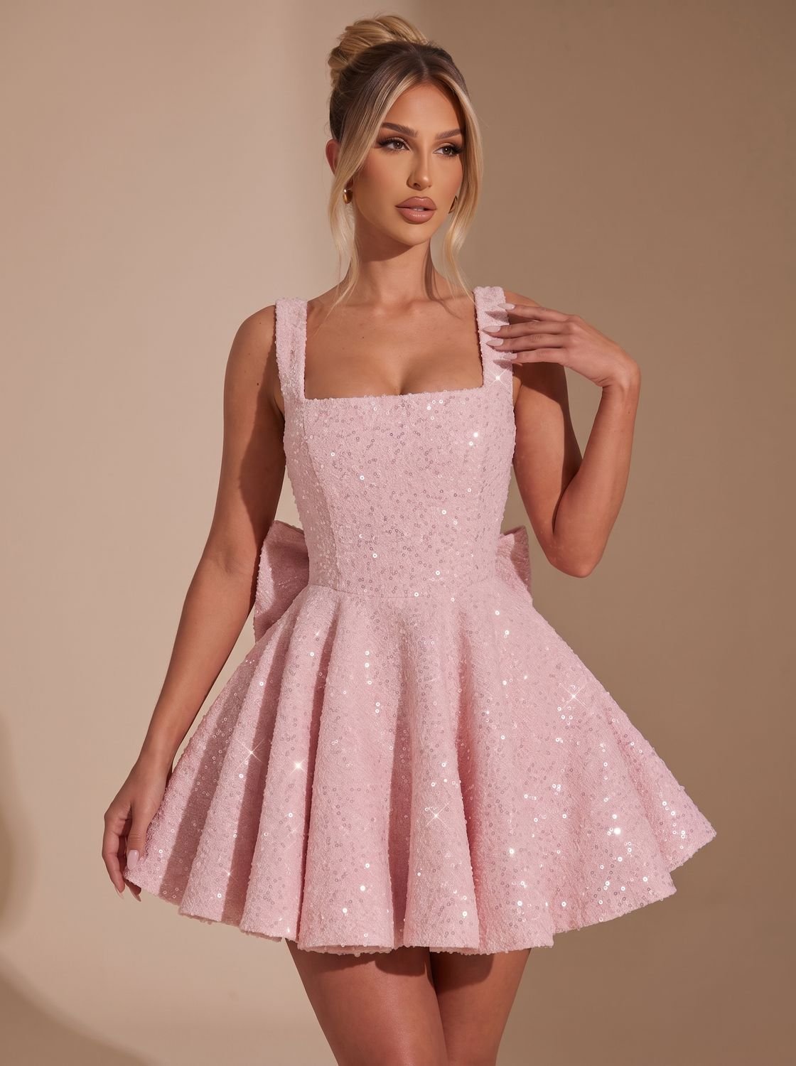 Mini Kleid Damen | Ausgestellter Schnitt mit Rückenknoten | T&S - 6 - Modeglanz