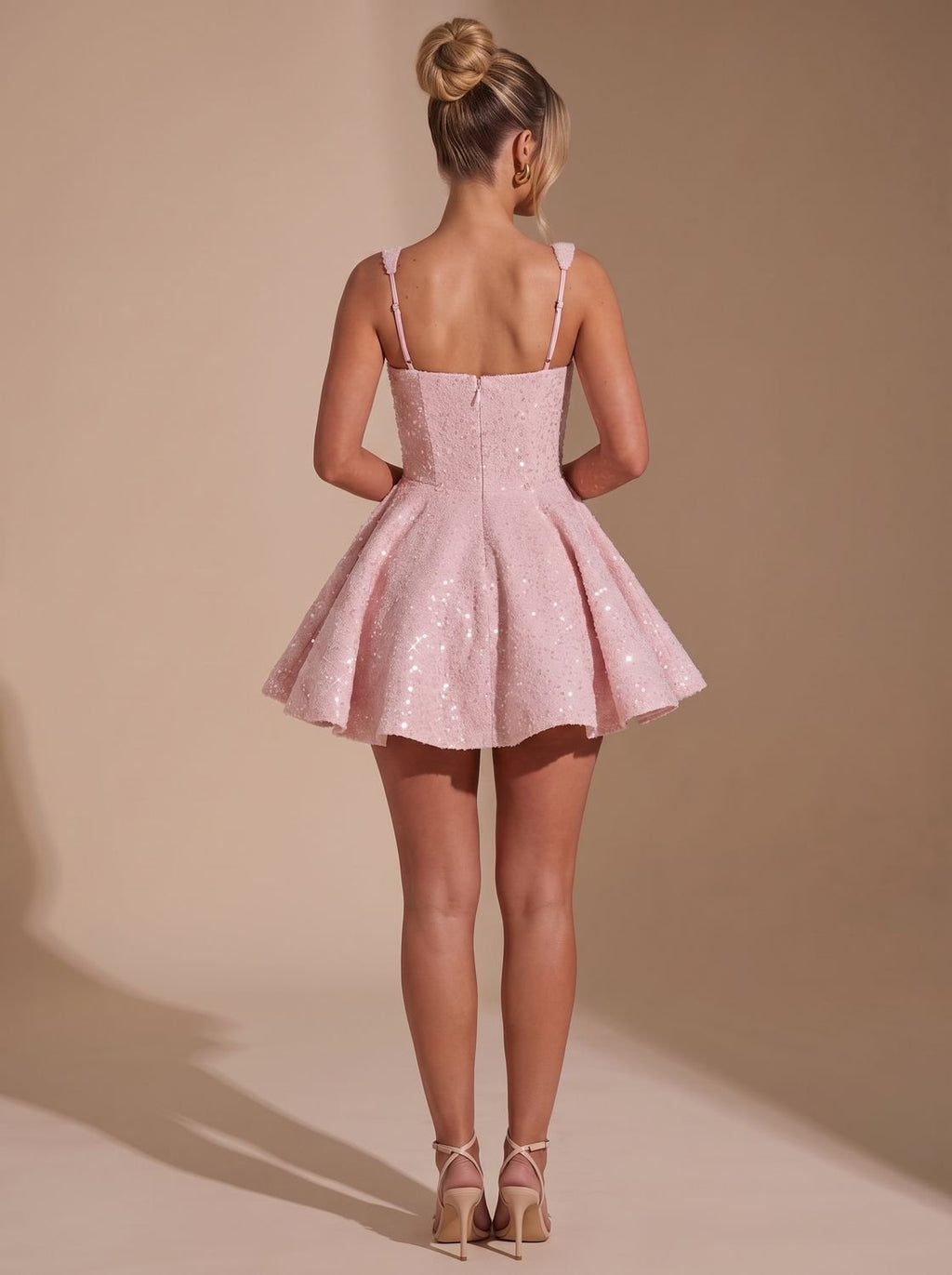 Mini Kleid Damen | Ausgestellter Schnitt mit Rückenknoten | T&S - 7 - Modeglanz
