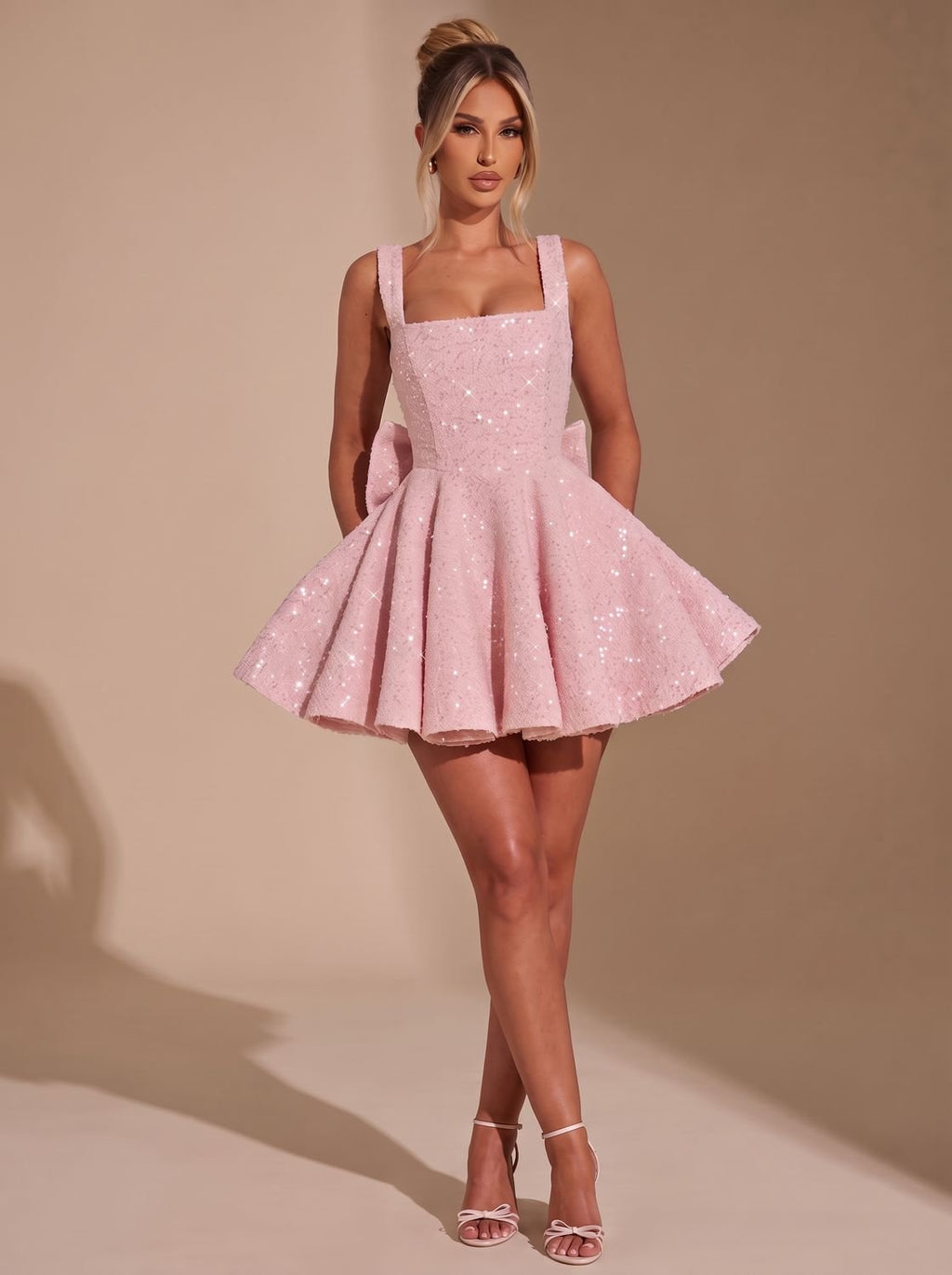 Mini Kleid Damen | Ausgestellter Schnitt mit Rückenknoten | T&S - 8 - Modeglanz