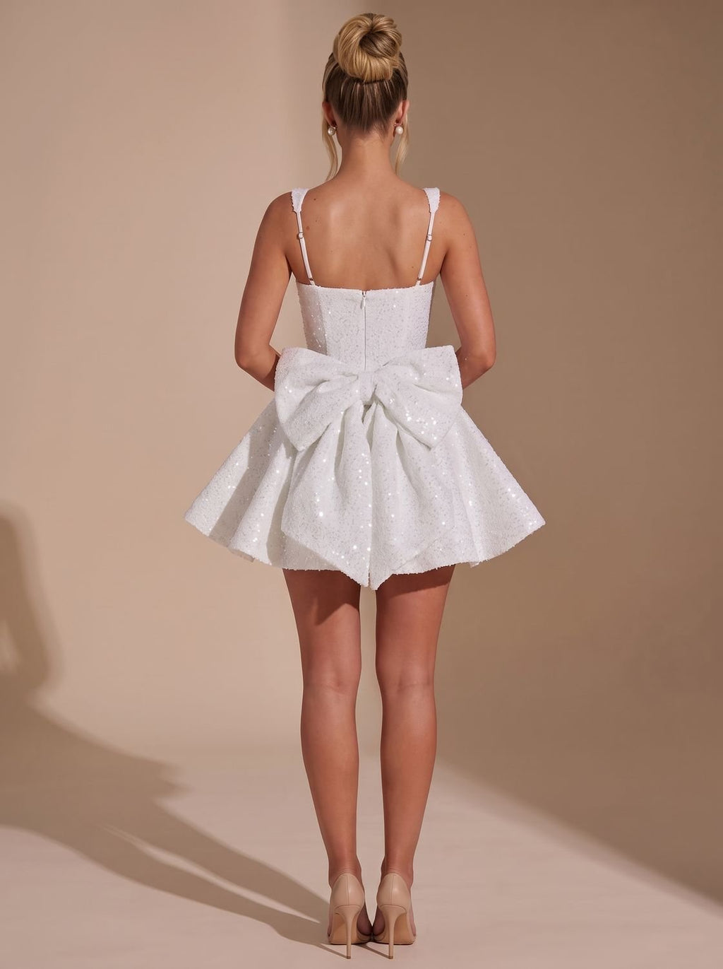 Mini Kleid Damen | Ausgestellter Schnitt mit Rückenknoten | T&S - 11 - Modeglanz