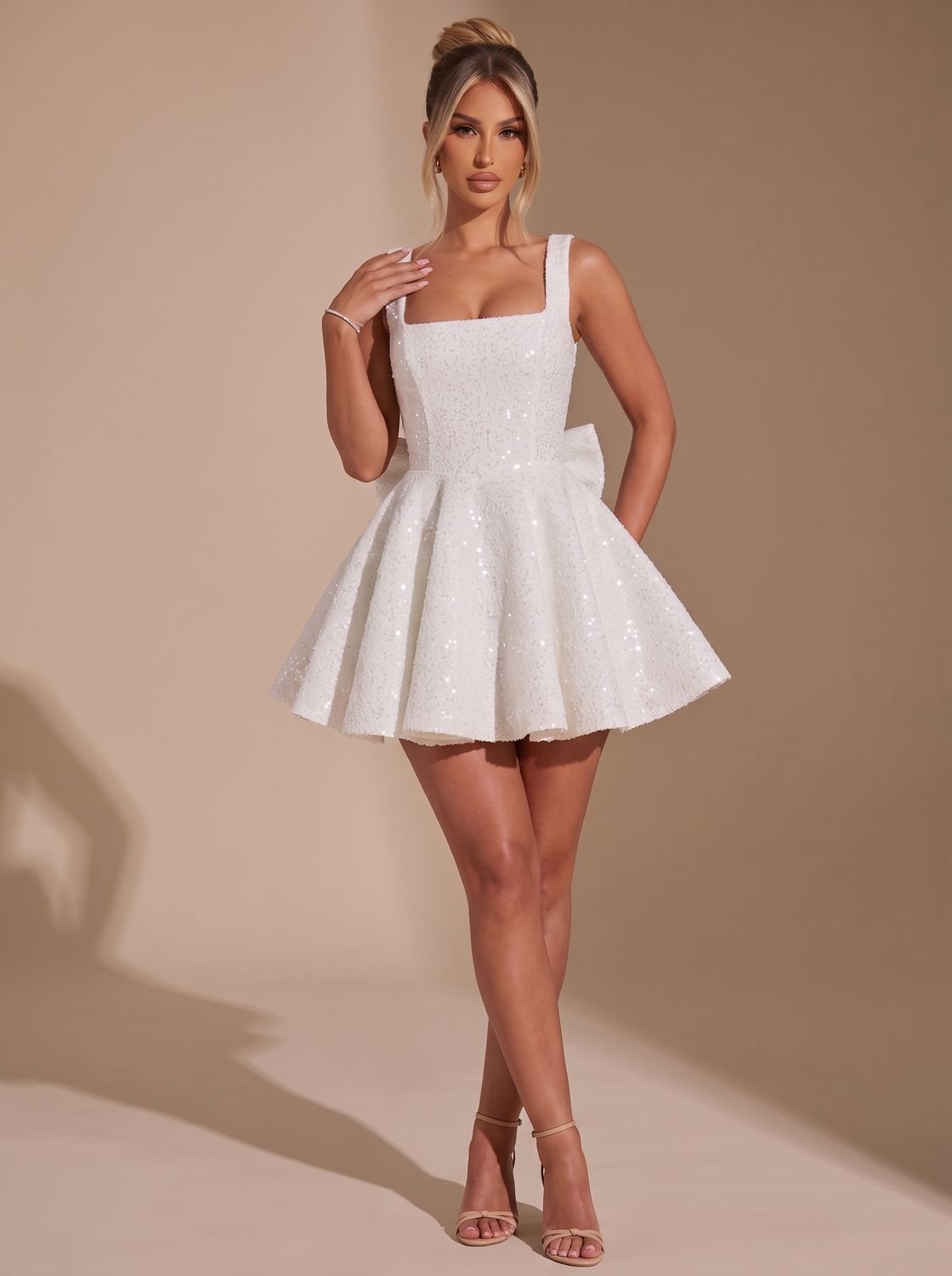 Mini Kleid Damen | Ausgestellter Schnitt mit Rückenknoten | T&S - 12 - Modeglanz
