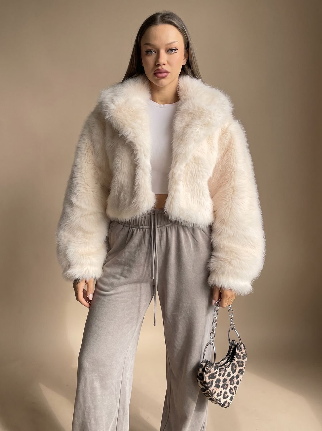 Faux Fur Jacke Damen mit weitem Schnitt und Kragen - 1 - Trendlinie