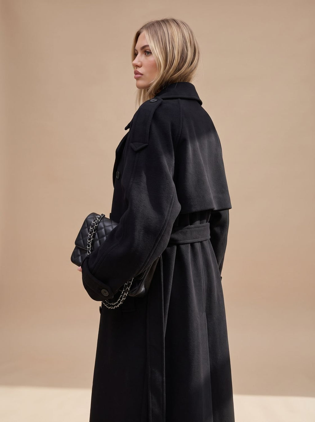 Trench Coat Damen mit Gürtel und lässiger Passform - 5 - Trendlinie