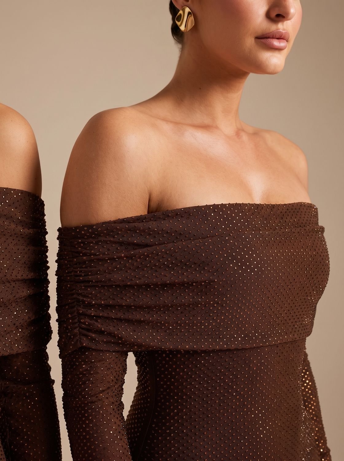 Abendkleid Damen schulterfrei mit langen Ärmeln und figurbetonter Silhouette - 10 - Trendlinie