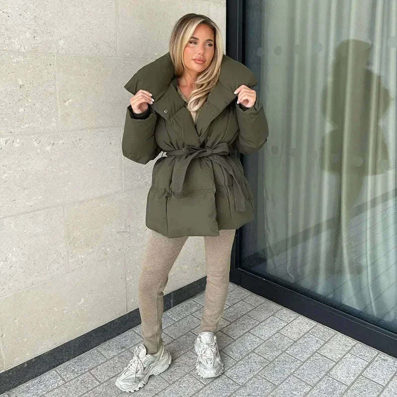 Damen Jacke mit Taillengürtel und markantem Kragen – lässiger Oversize-Schnitt - 4 - Trendlinie