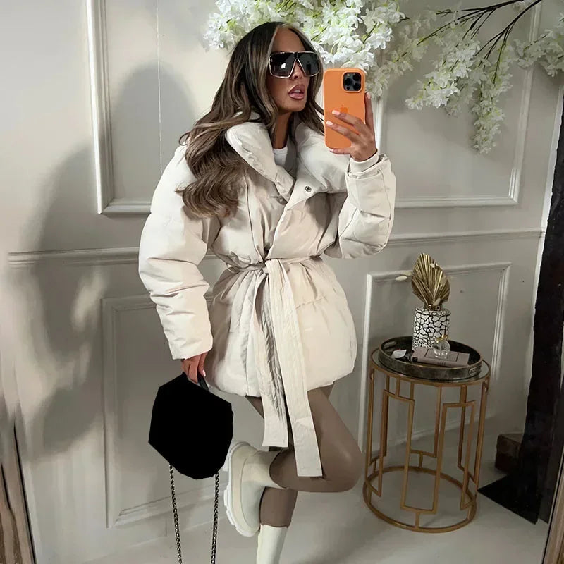 Damen Jacke mit Taillengürtel und markantem Kragen – lässiger Oversize-Schnitt - 5 - Trendlinie