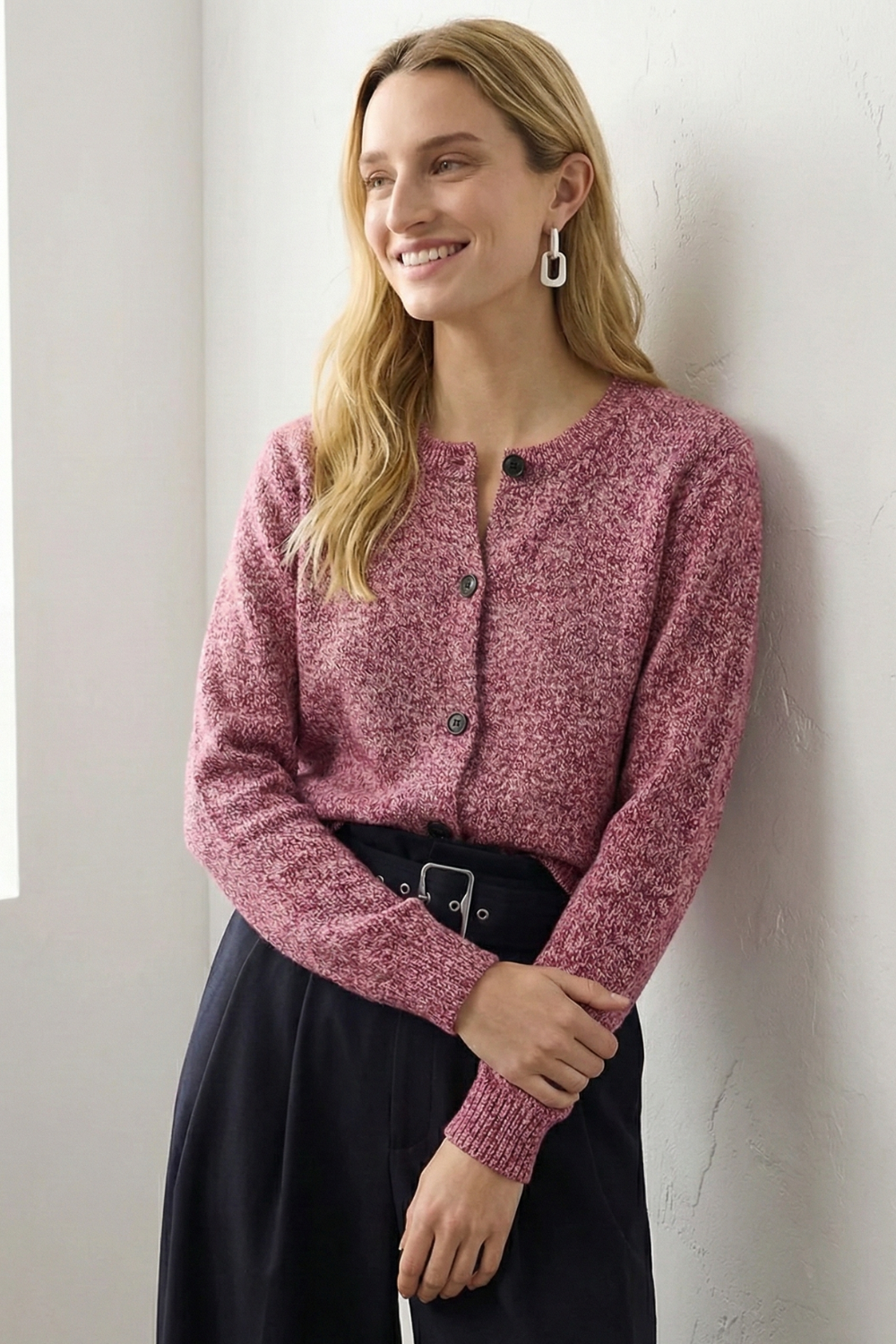 Stylischer Damen Cardigan mit Knöpfen und Rundhalsausschnitt - 2 - Trendlinie