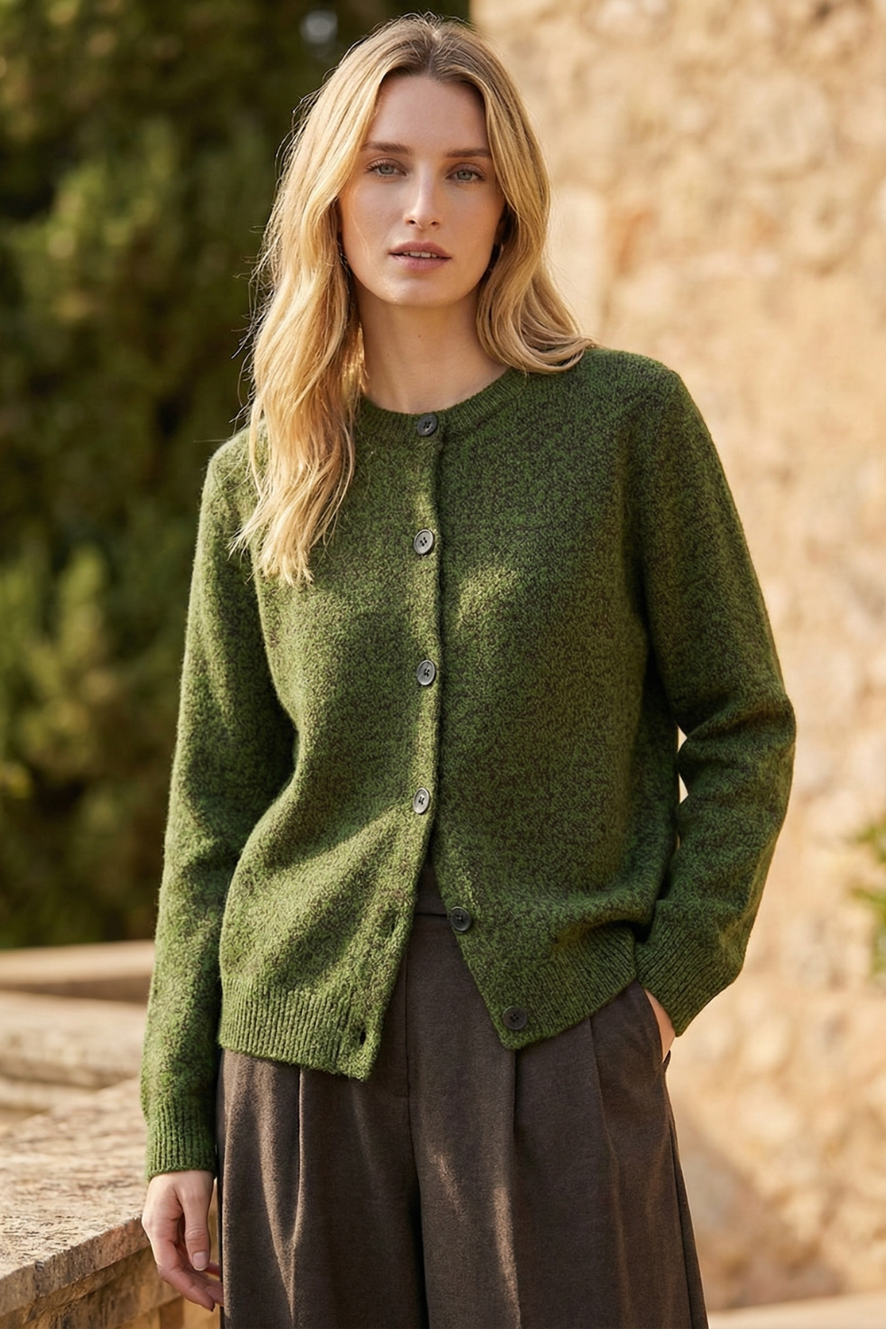 Stylischer Damen Cardigan mit Knöpfen und Rundhalsausschnitt - 4 - Trendlinie