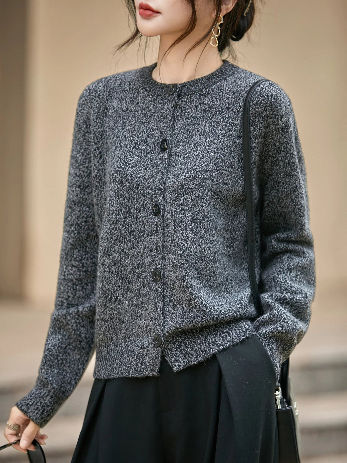 Stylischer Damen Cardigan mit Knöpfen und Rundhalsausschnitt - 9 - Trendlinie