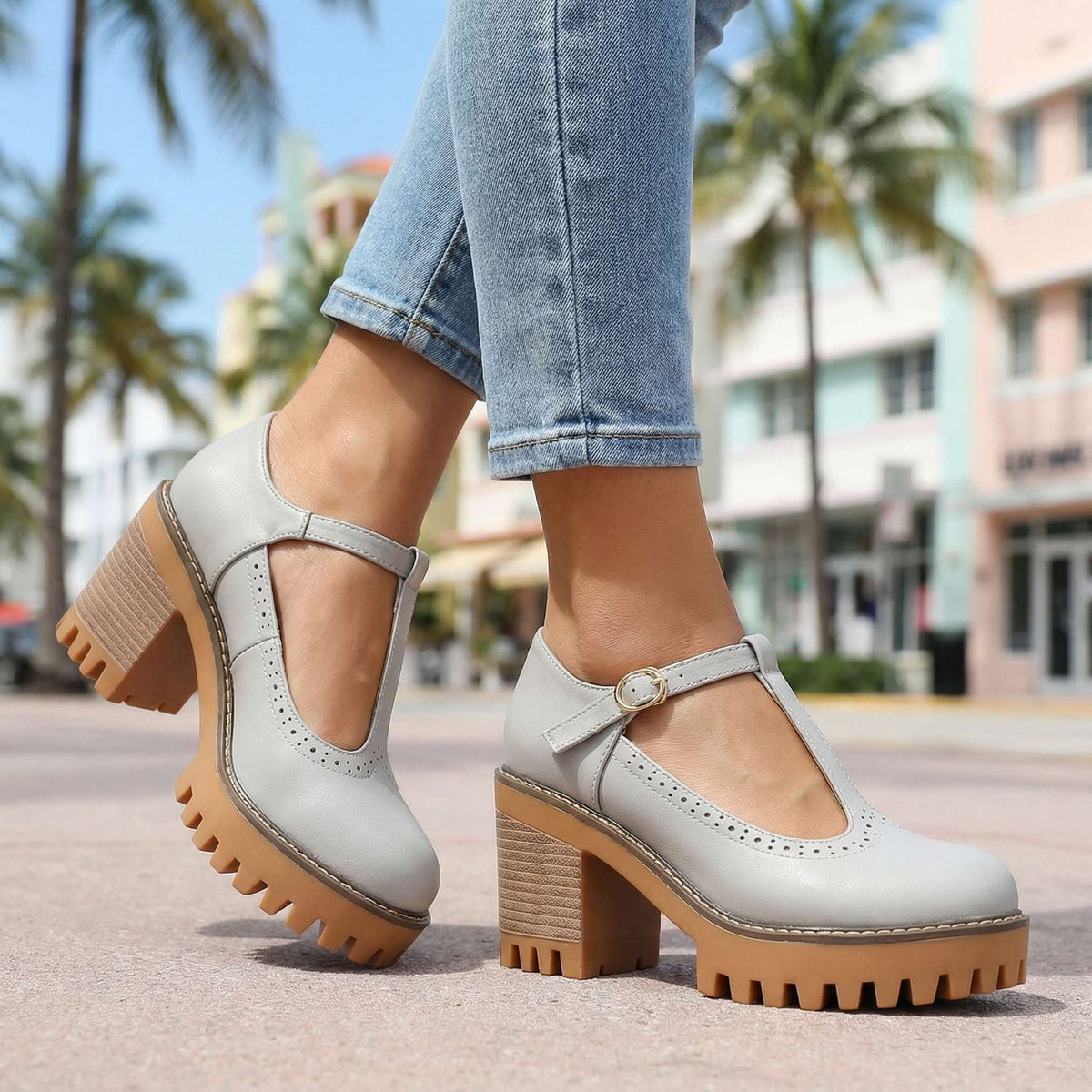 Damen Pumps mit Blockabsatz und T-Strap-Design - 7 - Trendlinie