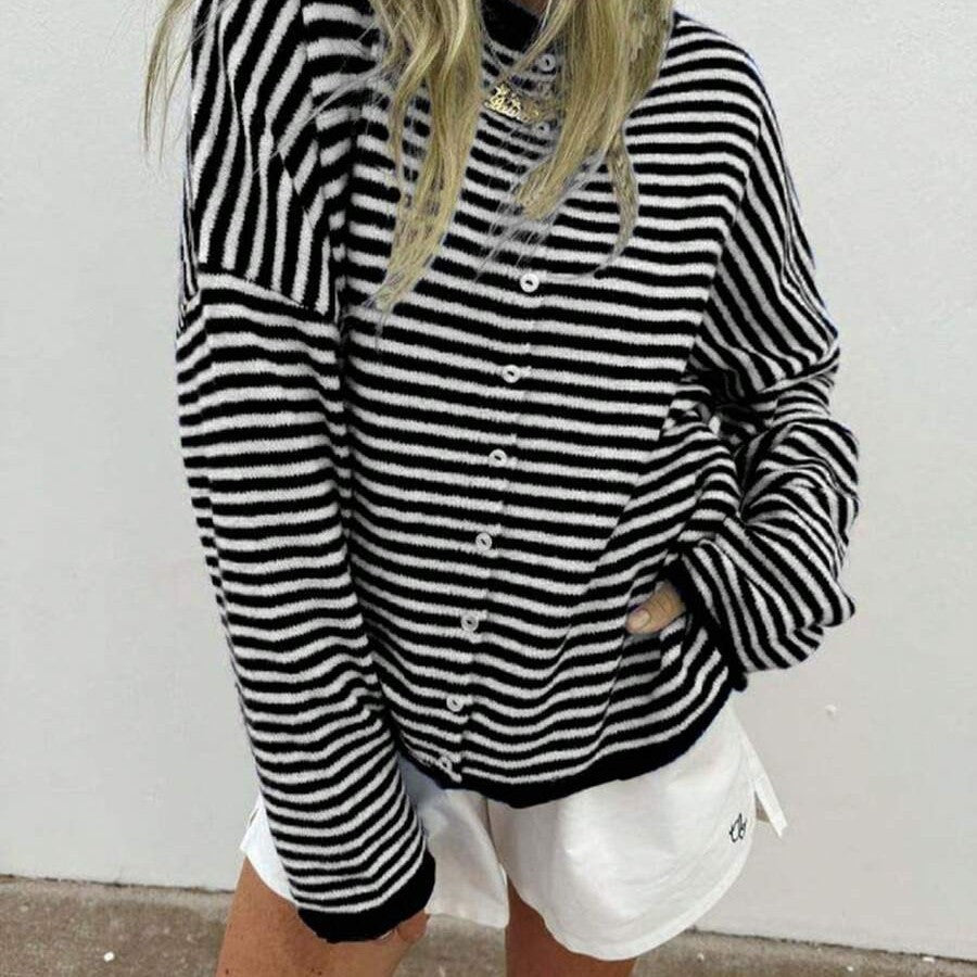 Cardigan Damen gestreift mit Knopfdetails und V-Ausschnitt - 1 - Trendlinie