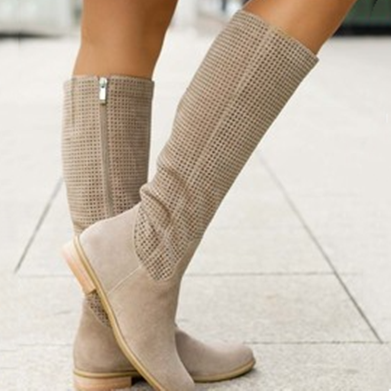 Damen Boots mit runder Spitze und durchbrochenem Design - 1 - Trendlinie