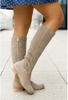 Damen Boots mit runder Spitze und durchbrochenem Design - 4 - Trendlinie