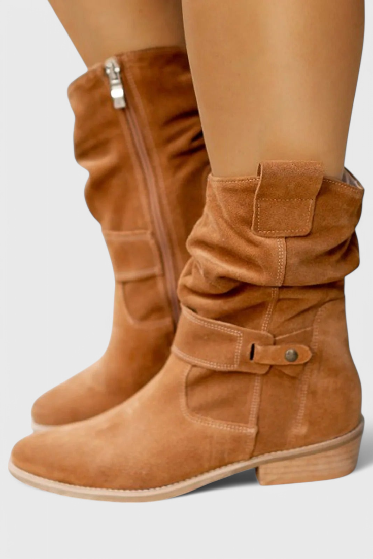 Damen Boots mit Raffung und dekorativem Riemen - 1 - Trendlinie